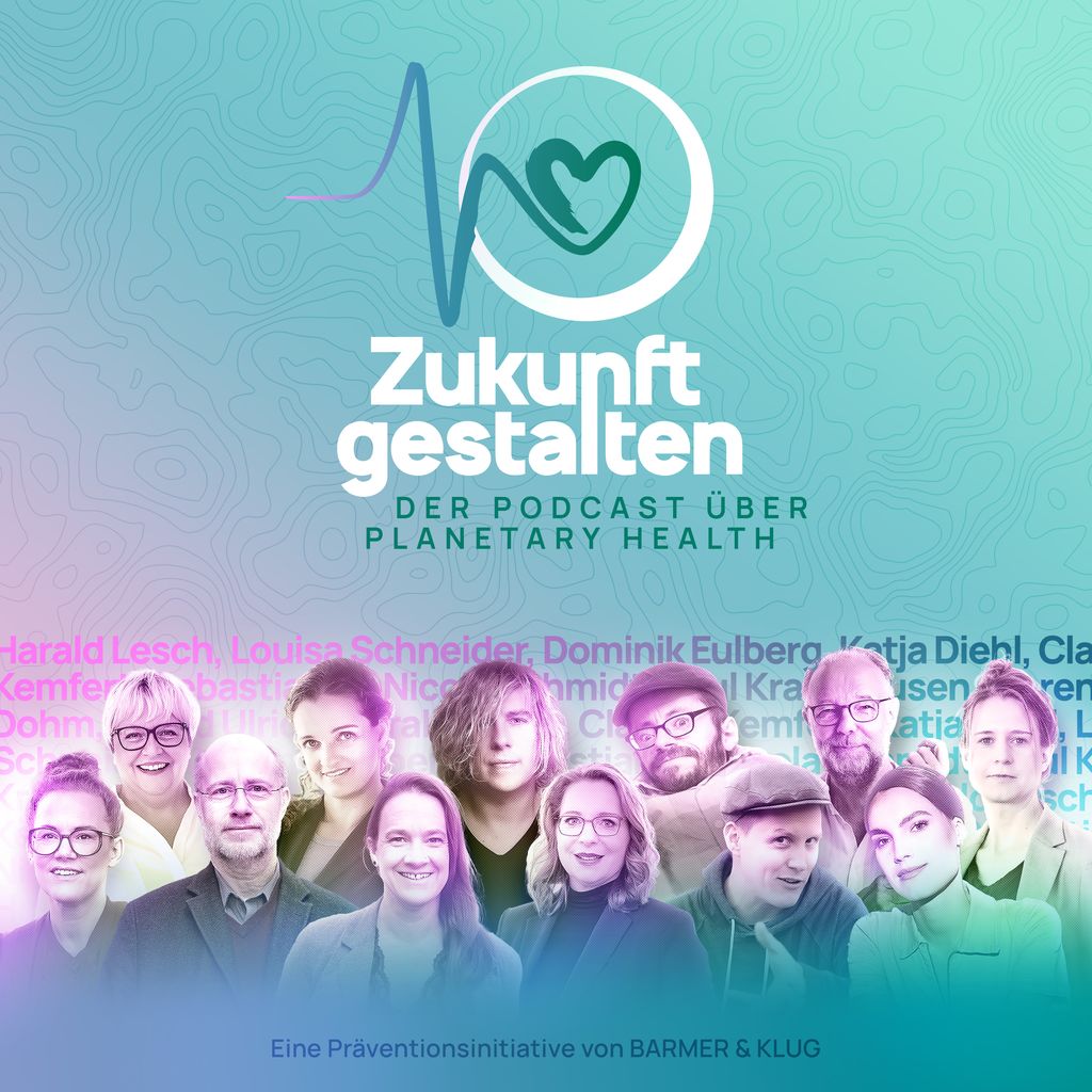 Logo mit Herz und Herzschlaglinie über dem Text 'Zukunft gestalten. Der Podcast über Planetary Health', darunter eine Gruppe von Menschen in verschiedenen Outfits vor einem hellblauen Hintergrund.